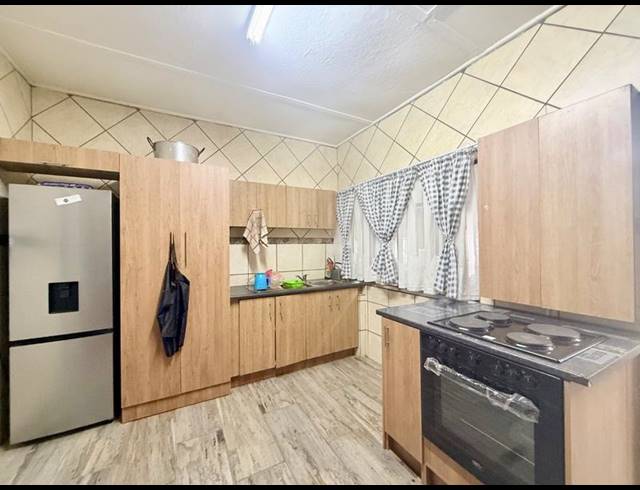3 BEDROOM HOUSE FOR SALE IN VANDERBIJLPARK CW 2